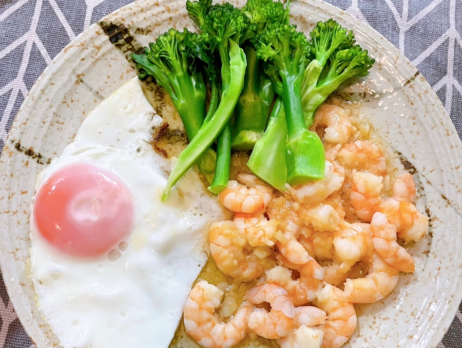 Hô biến bữa sáng với bánh mì chấm tôm sốt tỏi