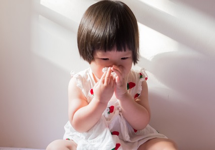 Bé khó ngủ vì nghẹt mũi, phải làm sao?