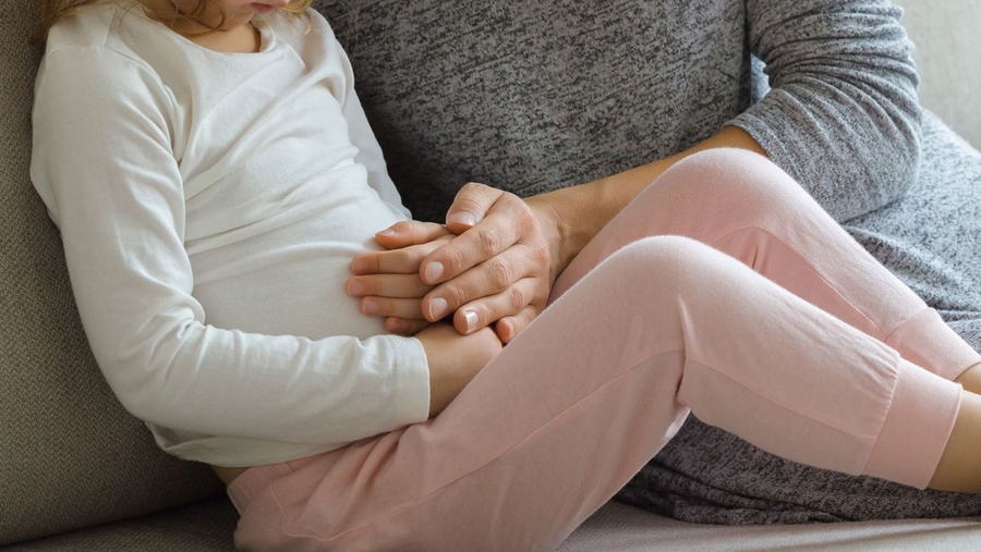 Làm gì khi bé bị đau bụng và nôn?