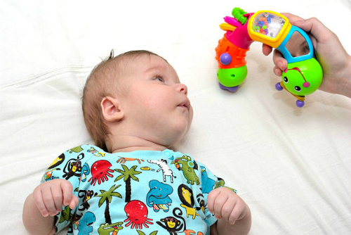 Cách kích thích trí não bé sơ sinh phát triển