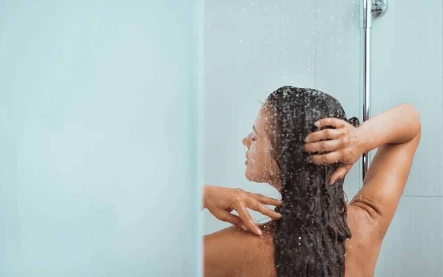 Ở cữ có nhất thiết kiêng tắm gội như thời ông bà?