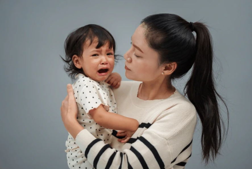 Sợ bóng tối, sợ tiêm... cách giúp con vượt qua nỗi sợ