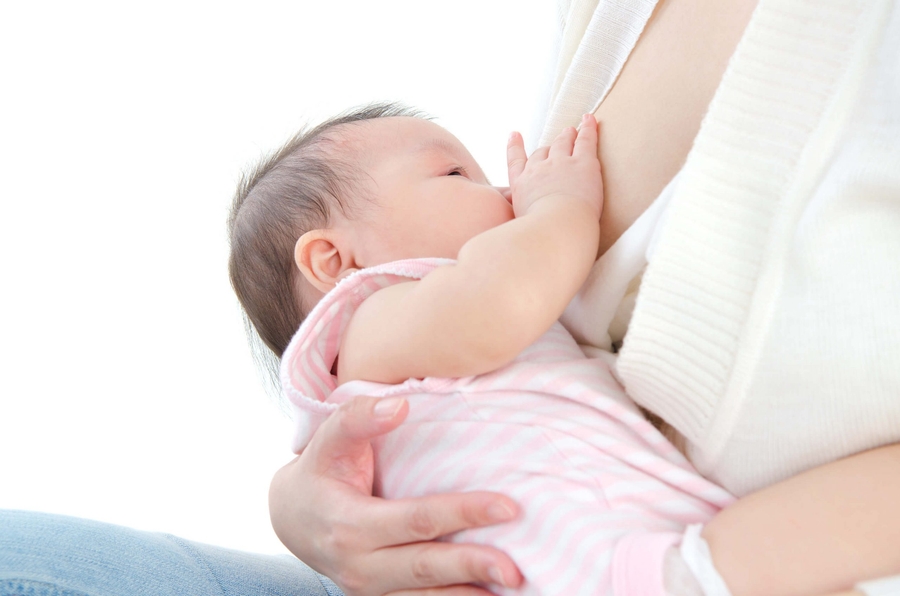6 nguyên tắc cần nhớ cho mẹ có đầu ti thụt, dẹt