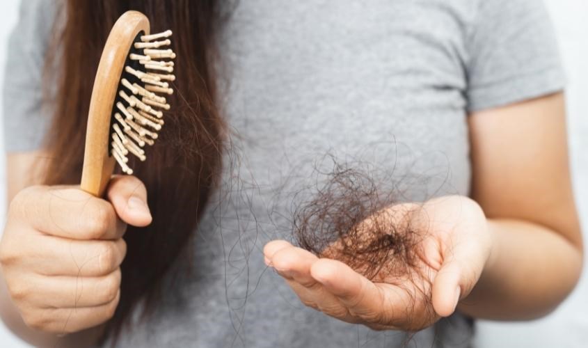 Rụng tóc sau sinh: Làm sao để tránh?