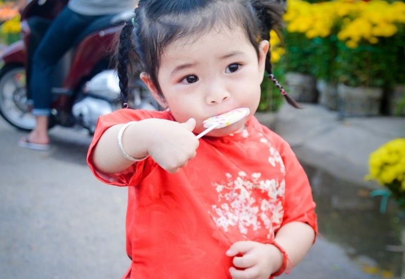 Ăn uống dịp Tết đúng cách để trẻ không gặp nguy hiểm