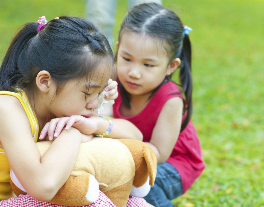 Dạy bé biết nói cảm ơn và xin lỗi