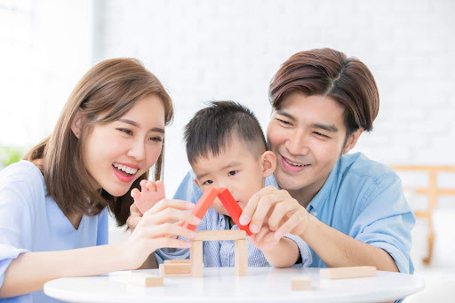 7 trò chơi với bé tại nhà cho bố mẹ bận rộn
