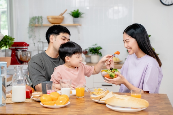 Dinh dưỡng tuổi học đường: 5 dưỡng chất quan trọng ba mẹ cần nhớ