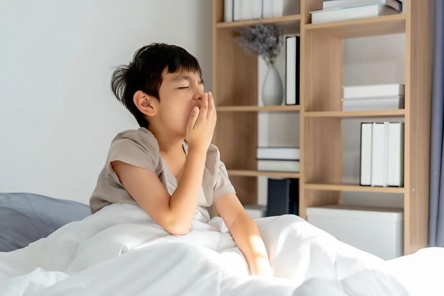 Vì sao nhiều trẻ con rất khó thức dậy vào buổi sáng?