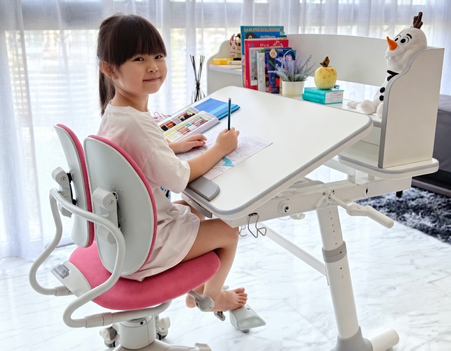 Các tiêu chí không thể bỏ qua khi chọn bàn học cho trẻ tiểu học