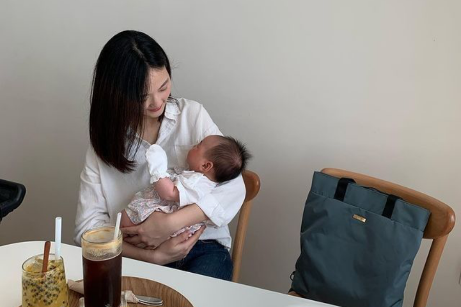 Tôi bị mẹ mắng vì bỏ con đi làm quá sớm