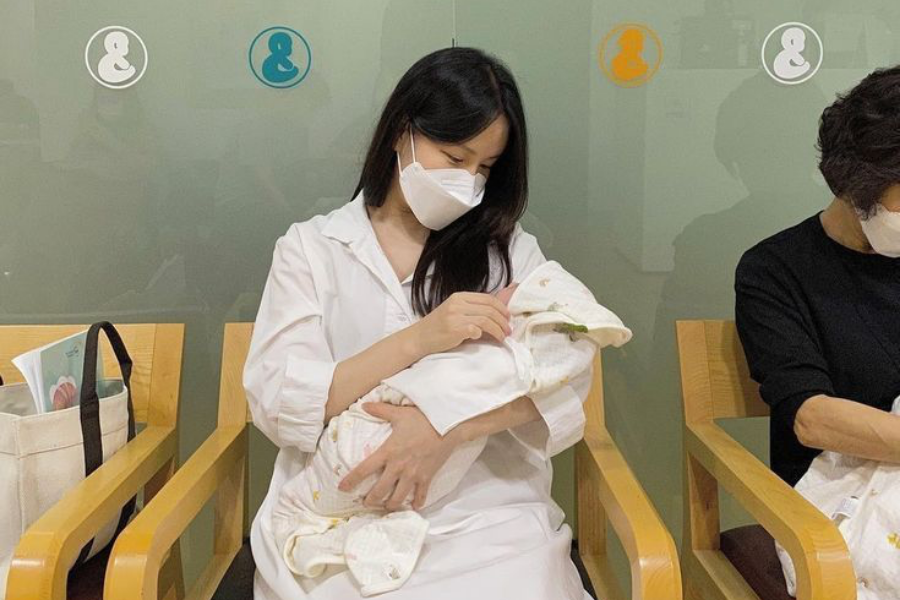Điều mình day dứt khi làm mẹ là cai sữa sớm cho con